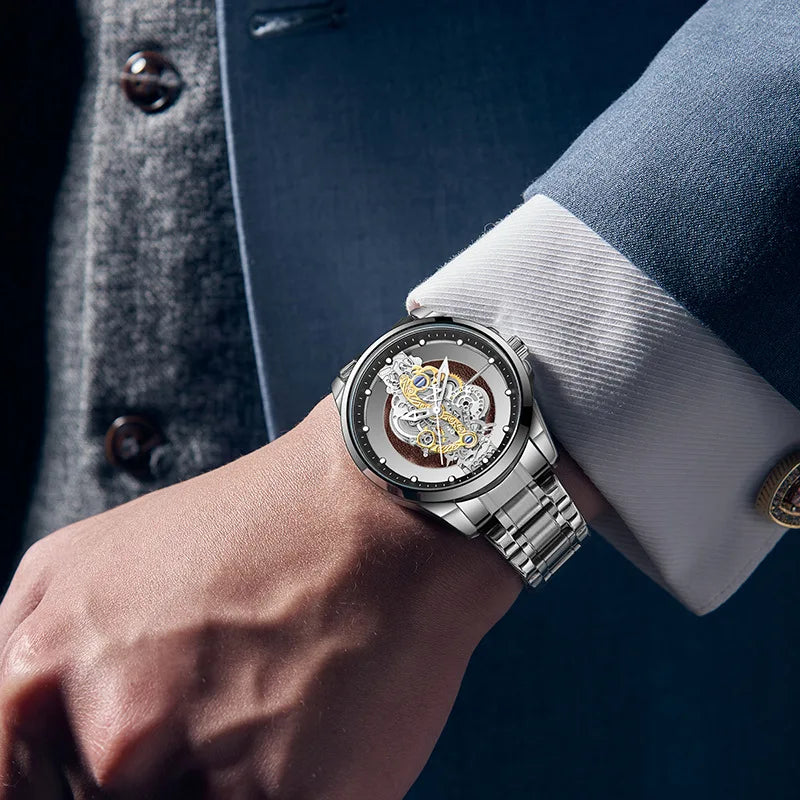 Reloj UTHAI para hombre, tendencia deportiva, doble cara, transparente, de acero hueco, resistente al agua, luminoso, reloj de pulsera de cuarzo a la moda para hombre